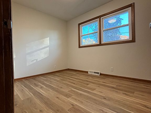 4th image of 3453 Sunny Hill Dr