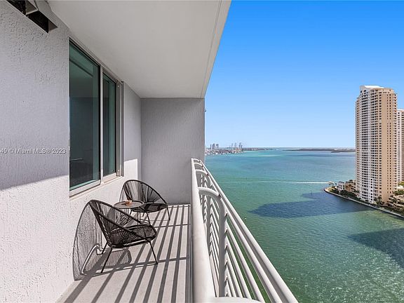 3rd image of 325 Biscayne Blvd #2517