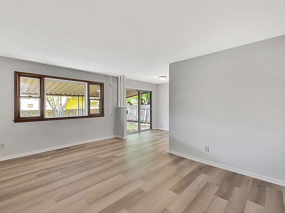 4th image of 1405 Parkridge Dr