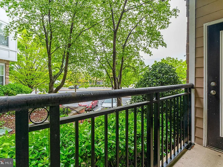 501 Hungerford Dr #144 — Photo 36