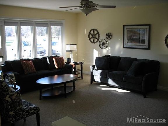 4th image of 7495 Farr Ct