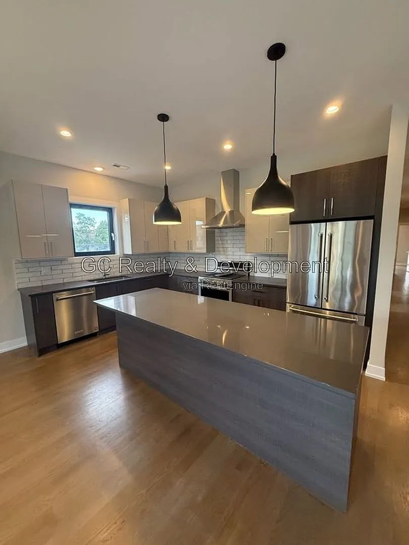 3 bed, 2.0 bath, 1650 sqft, $2,850 — Photo 2