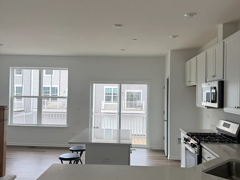 313 Settlers Pl — Photo 2