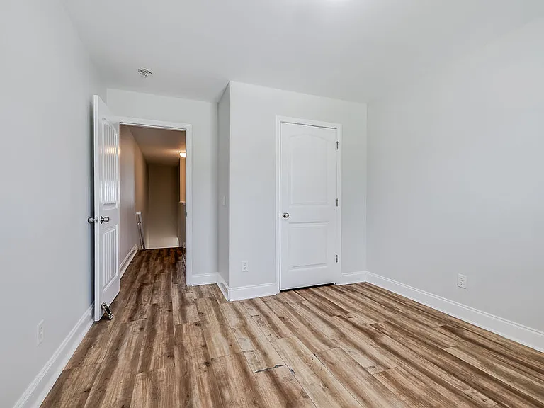 573 Governor Treutlen Cir — Photo 4