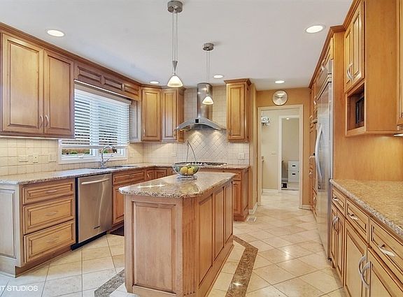 5th image of 3616 Heritage Dr