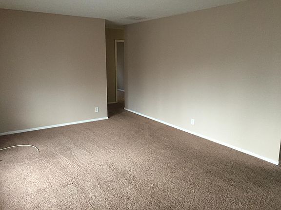 4th image of 9857 Catalina Dr