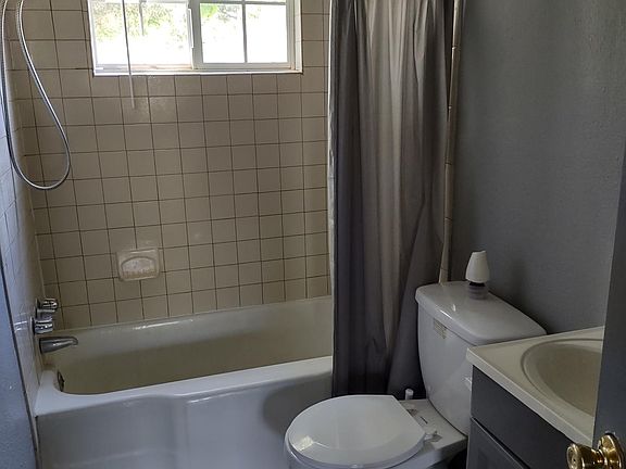 2nd image of 328 N Milam St