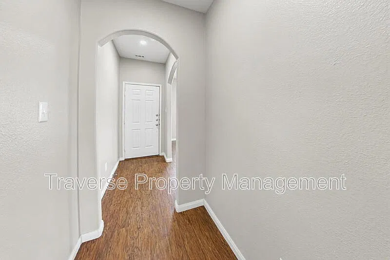 3 bed, 2.0 bath, 1579 sqft, $1,895 — Photo 3