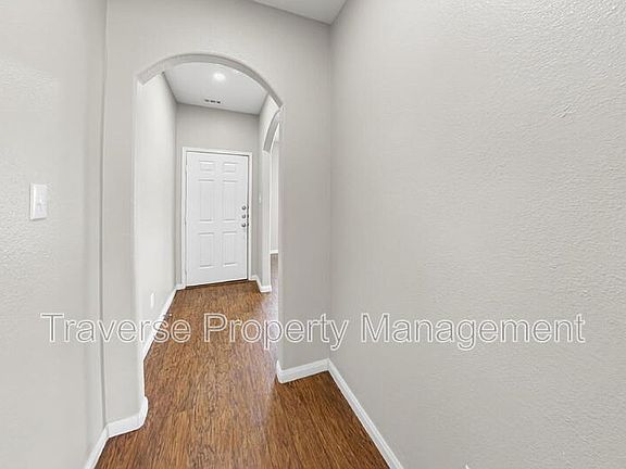 3rd image of 1116 Flatwater Trl