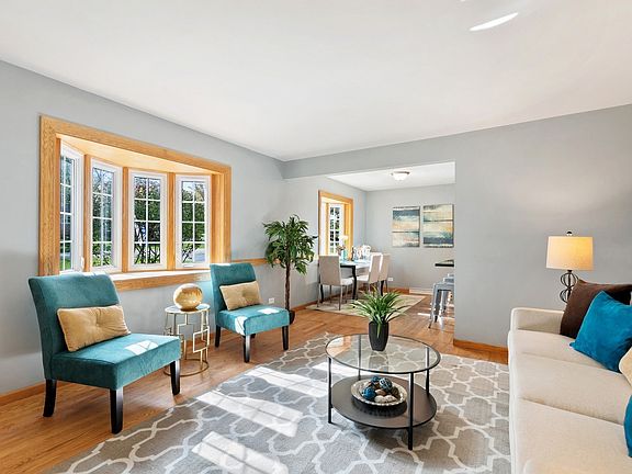 3rd image of 360 Hawthorn Ln
