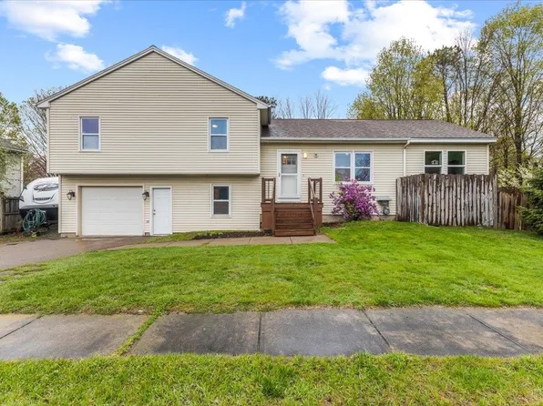 6 Doon Way, Essex Junction, VT 05452