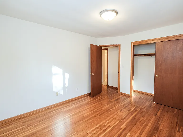 Randolph Apartments — Photo 29