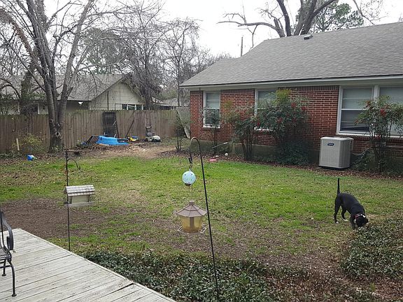 5th image of 1015 Greenwood Dr