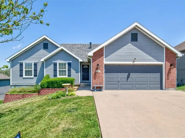 802 SW Meadow Gln, Grain Valley, MO 64029