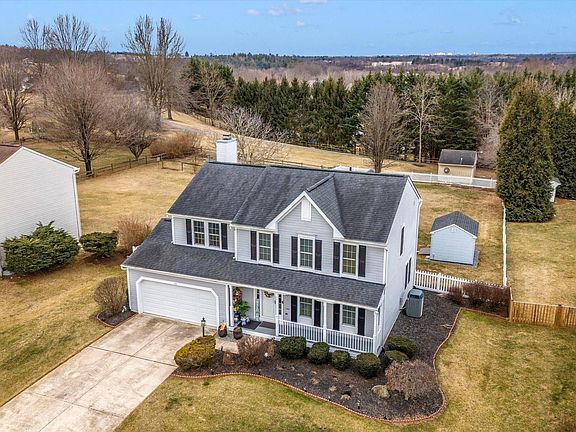3rd image of 53 Fox Rock Dr