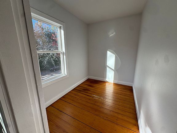 4th image of 152 Washburn Ave #2