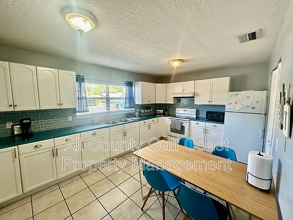 4th image of 515 15th Ave W