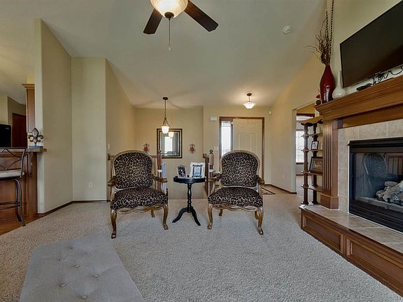 4th image of 2461 N Woodridge Ct