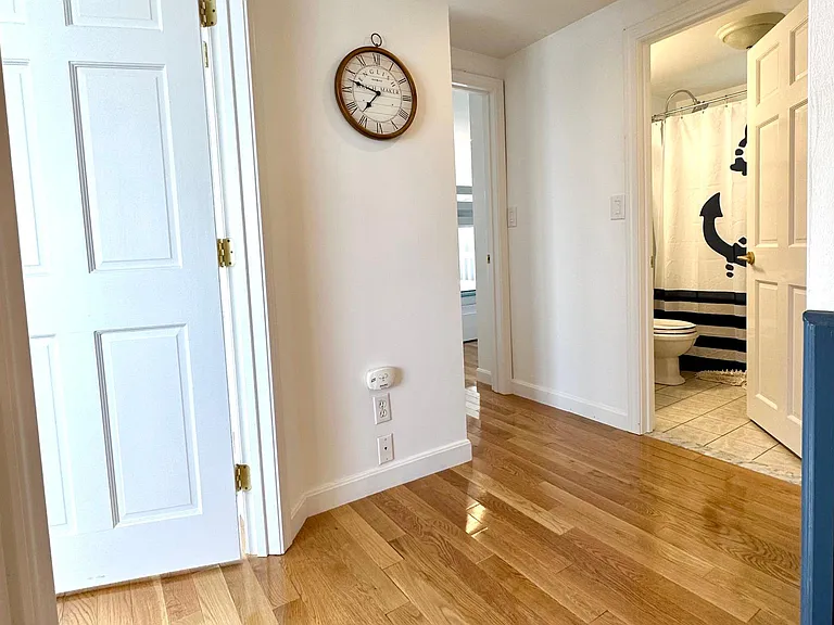 92 Foster Ave — Photo 43