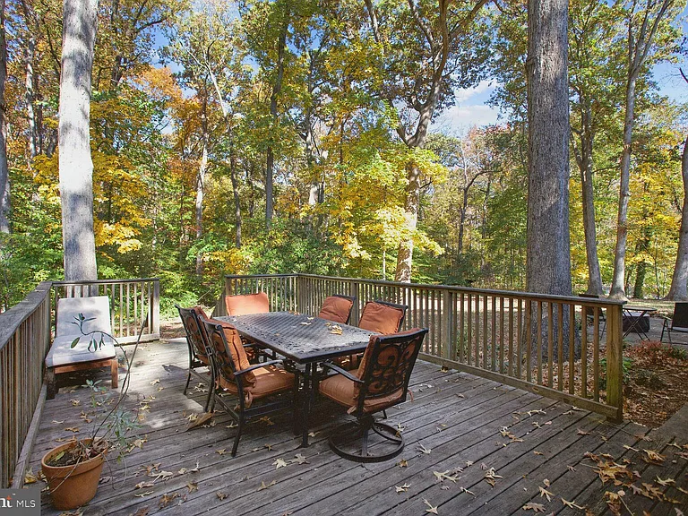 2300 Cheshire Ln — Photo 26