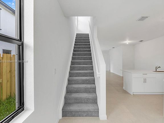 3rd image of 3051 Park Dr