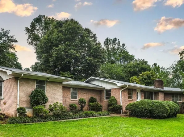 210 E Greenwood Dr, Carrollton, GA 30117