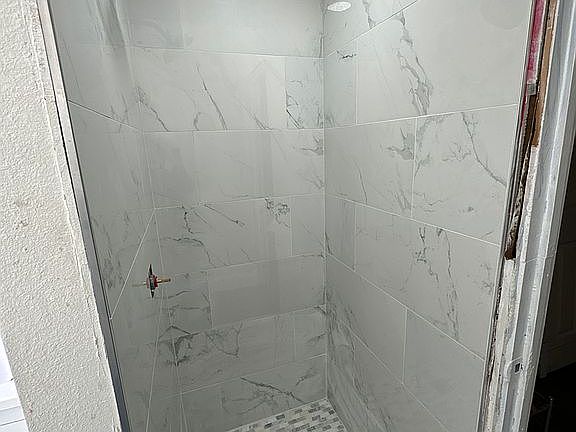 5th image of 5034 E Belmont Ave