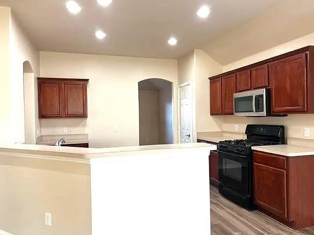 8405 Shasta Dr — Photo 7
