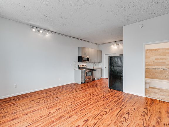 5th image of 2029 Montrose St APT 202