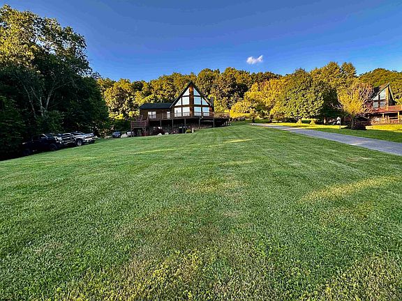 2nd image of 674 Lakeview Dr