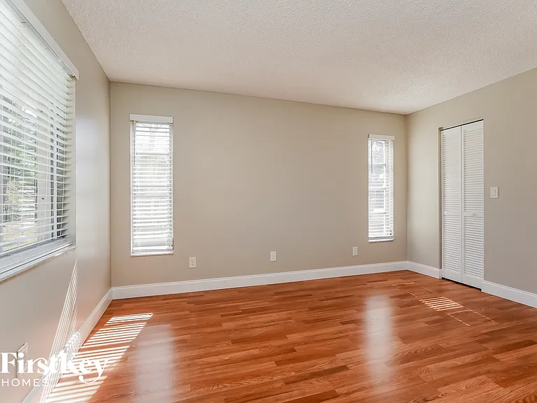 18185 Dupont Dr — Photo 9