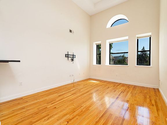 2nd image of 11 Wyman St APT 3B