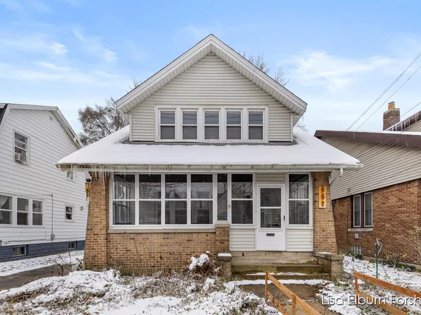 952 Richmond St NW, Grand Rapids, MI 49504