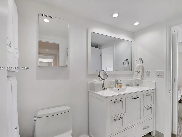 2 Grove Isle Dr #B706 — Photo 15