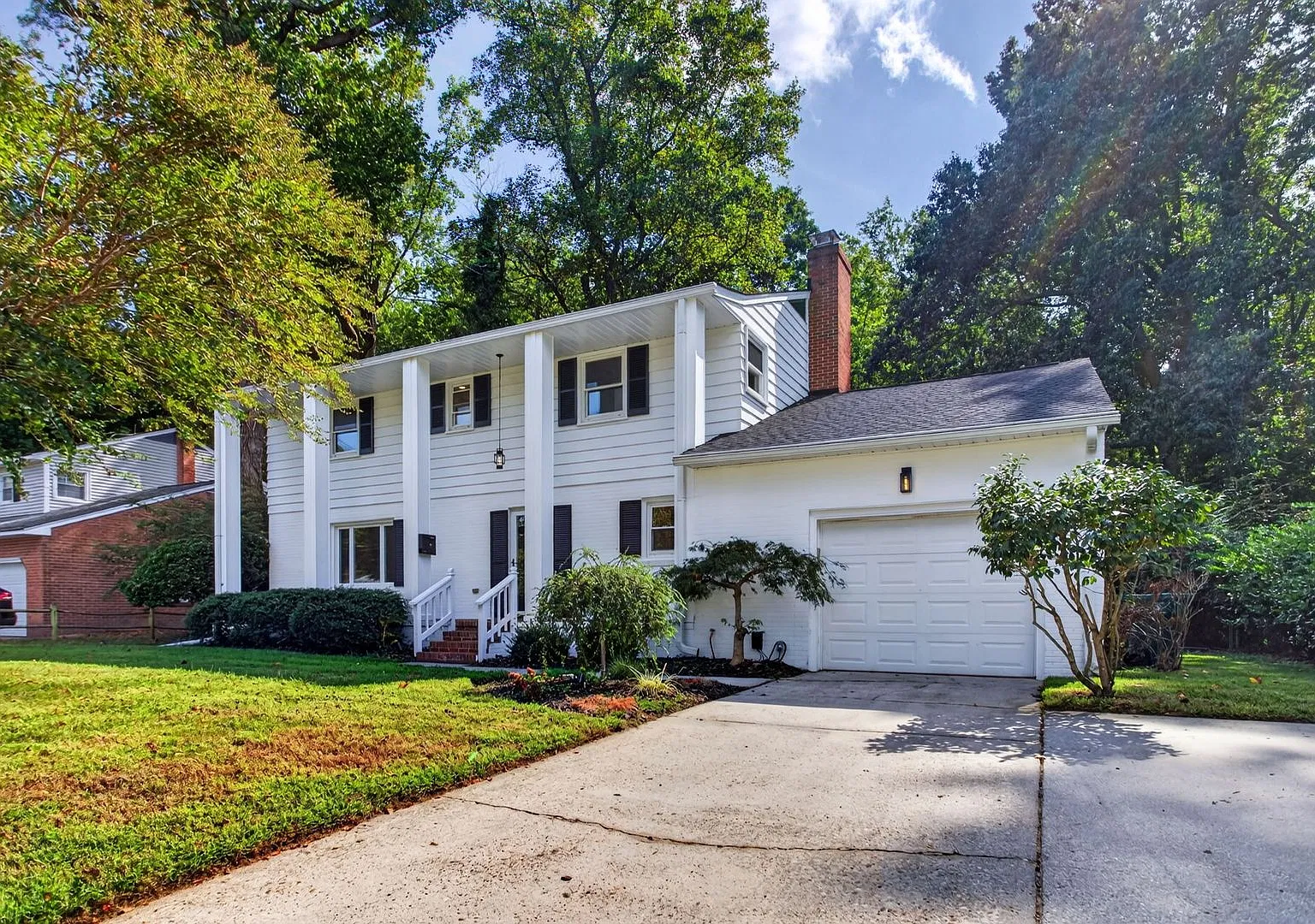 5 bed, 2.5 bath, 2438 sqft, $3,000 — Photo 2