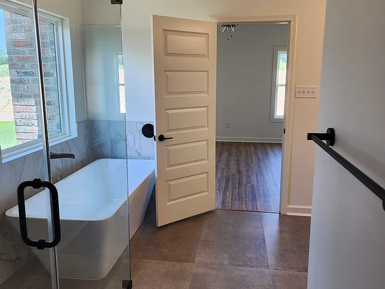 140 Kelton Dr — Photo 4