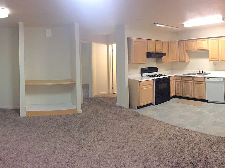 43 — Photo 2