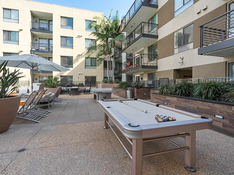 Ariva, San Diego, CA, Outdoor Game Lawn