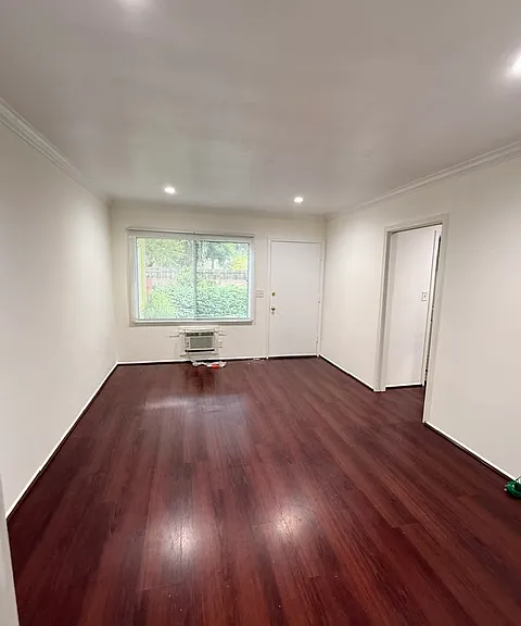 515 Thompson Ave #B — Photo 2