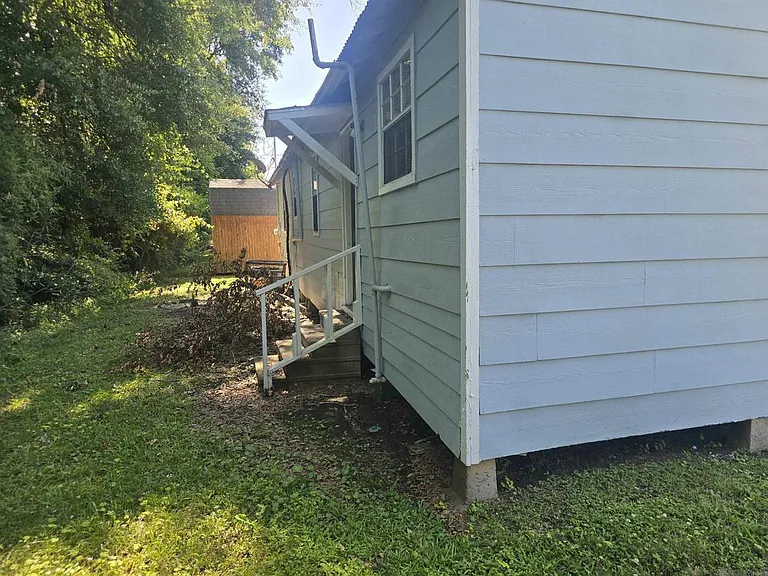 1160 Freeman Ln — Photo 4