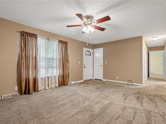 5th image of 602 N Westview Dr