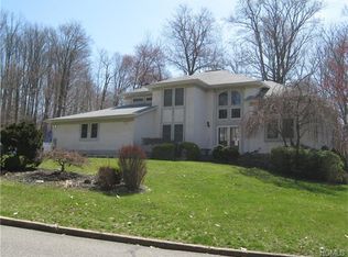 35 Appledale Ln, Spring Valley, NY 10977