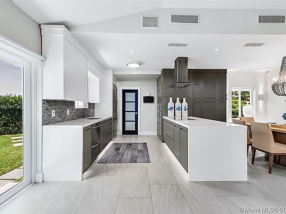 4th image of 50 E Di Lido Dr