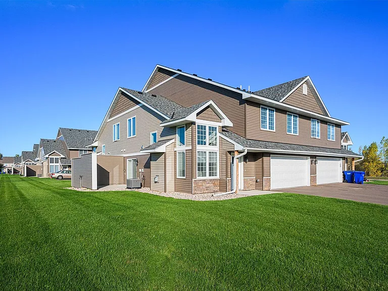 527 Meadow Ln — Photo 23