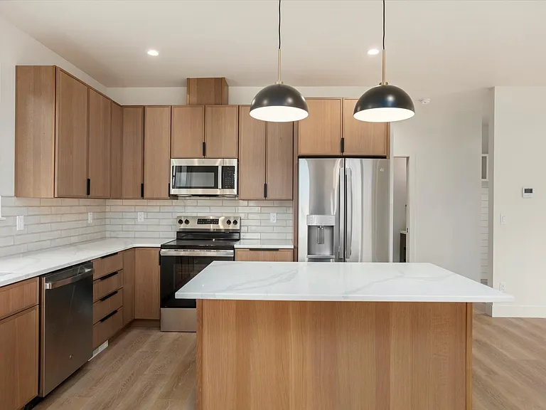 102 Chase St — Photo 3