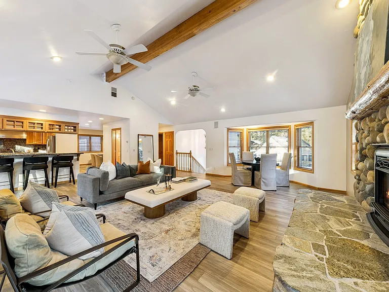 926 Tanglewood Dr — Photo 6