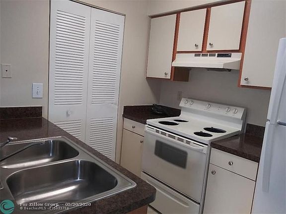 2nd image of 1227 SW 46th Ave APT 303