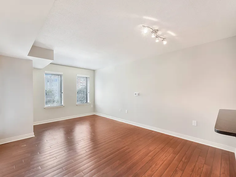 The Saratoga Apartments — Photo 17