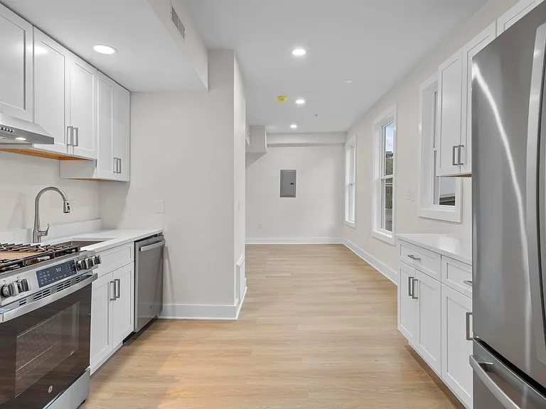 1546 Chapel St #5 — Photo 3