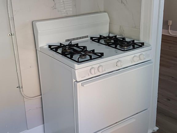 5th image of 800 S Burlington Ave APT 309
